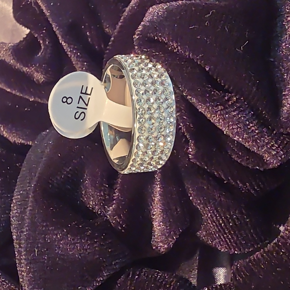 Elegant Silver Crystal Band Ring Size 8 NWT